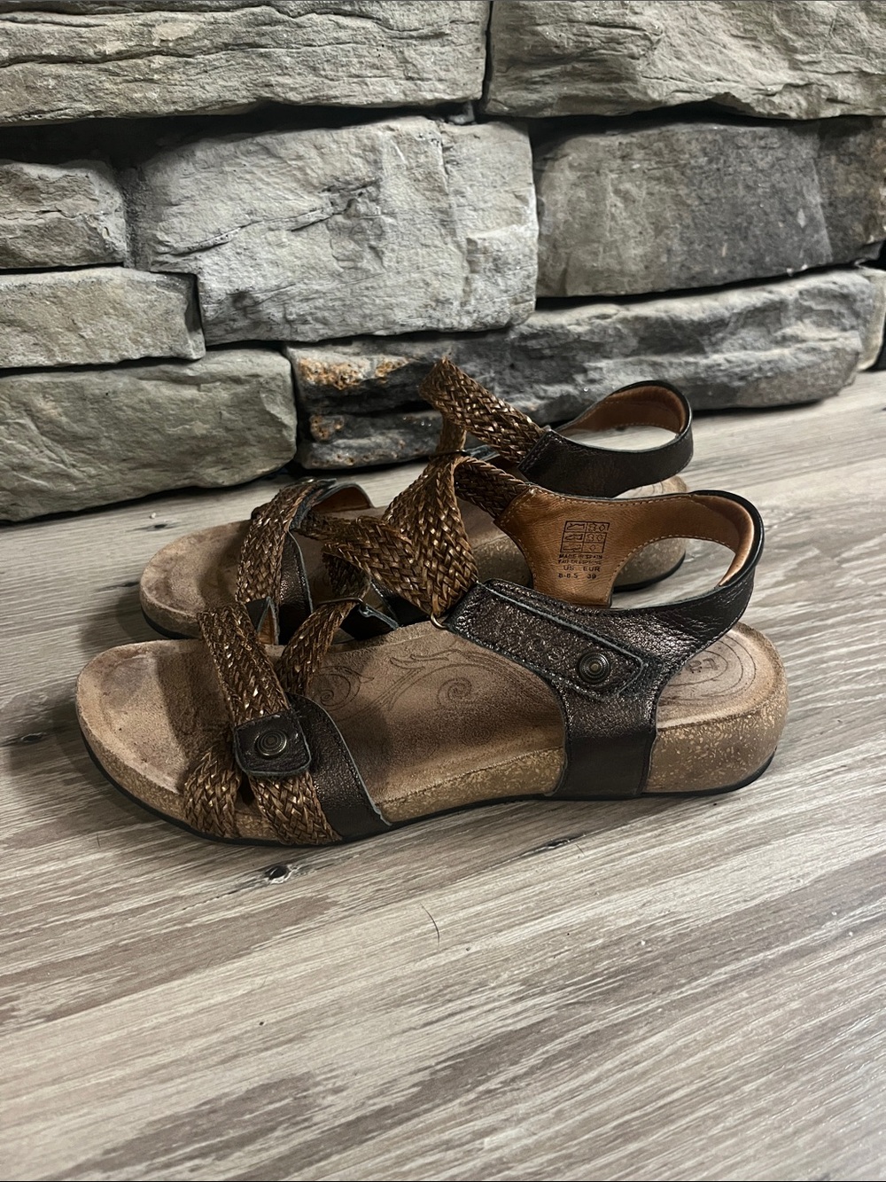 Taos sandals/8-8.5